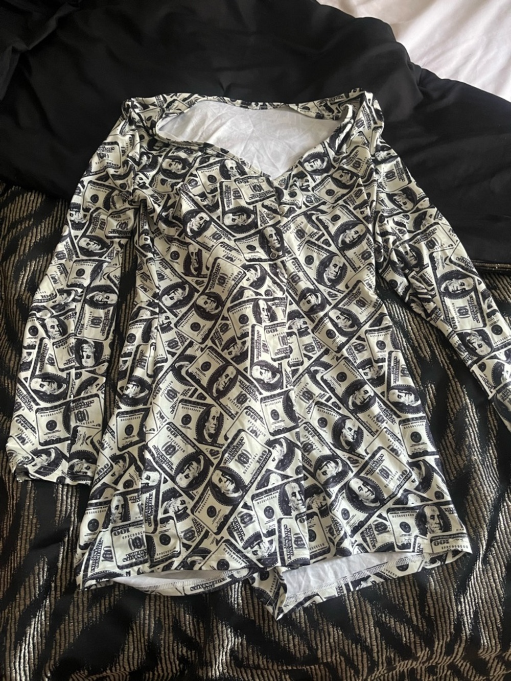 Women’s Black & White Money Print Long Sleeve Top